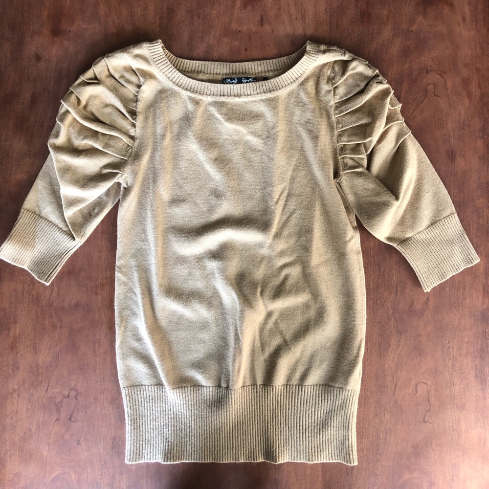 Ruffle Shoulder Shirt